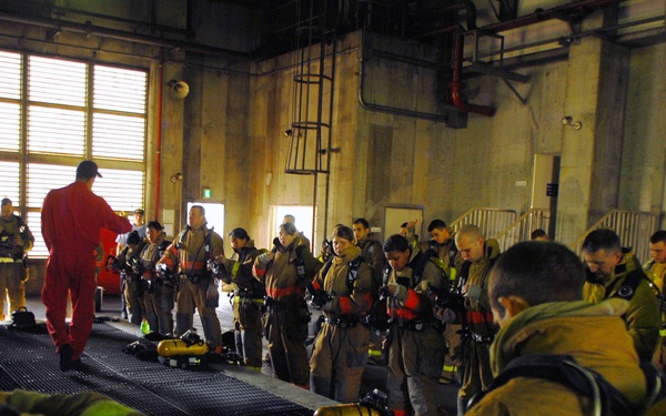 USS Frank Cable conducts advanced shipboard fire fighting course