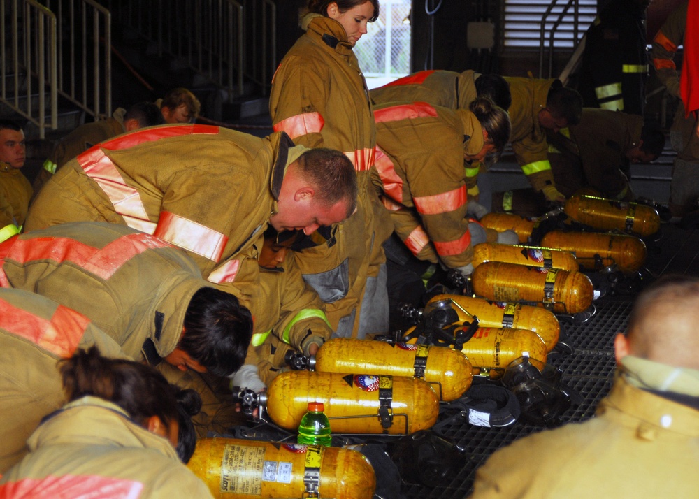 USS Frank Cable conducts advanced shipboard fire fighting course