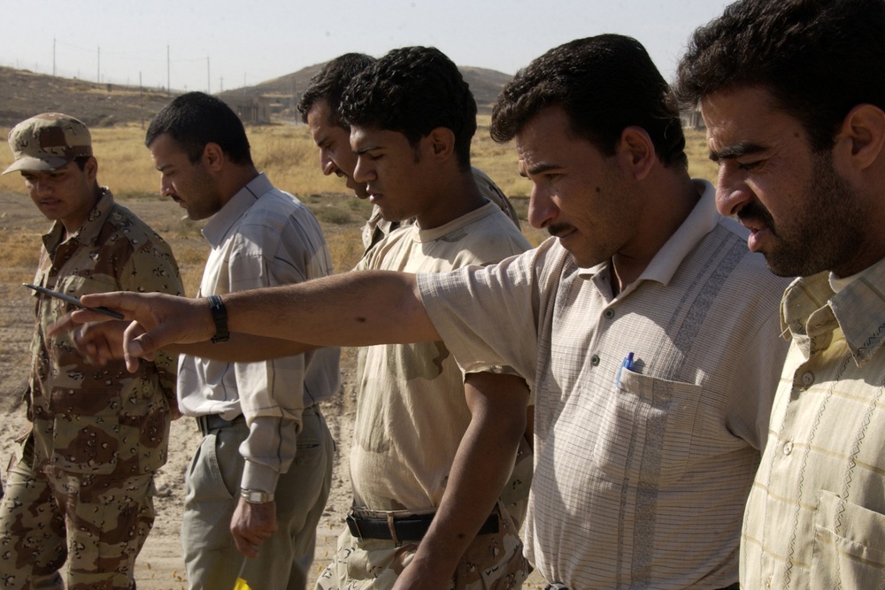 Iraqi Army gets CSI training during mock crime scene exercise