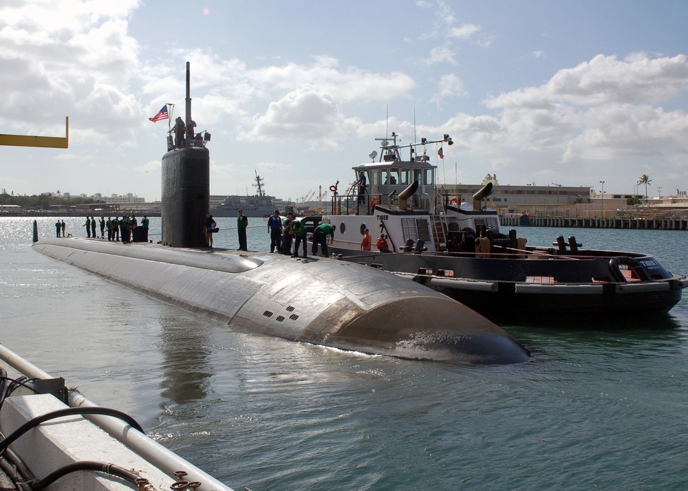 USS Pasadena Departs Pearl Harbor