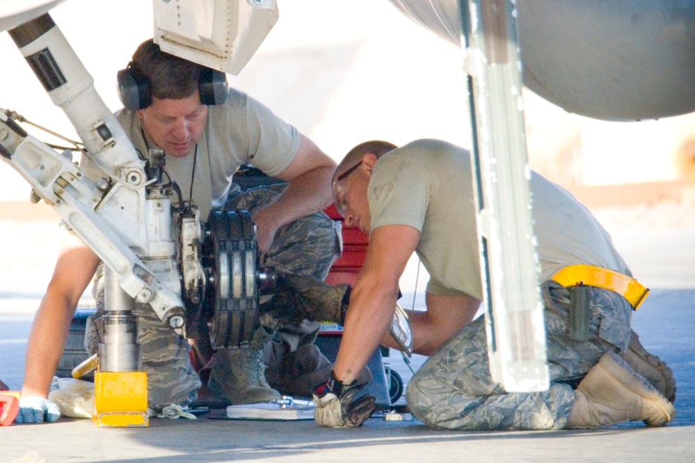 F-16 Maintenance