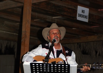 &quot;Singing Cowboy&quot; brings Soldiers a little taste of home