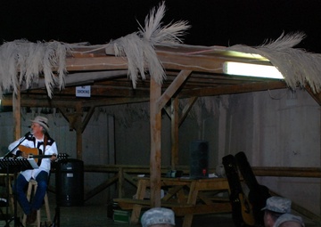 &quot;Singing Cowboy&quot; brings Soldiers a little taste of home