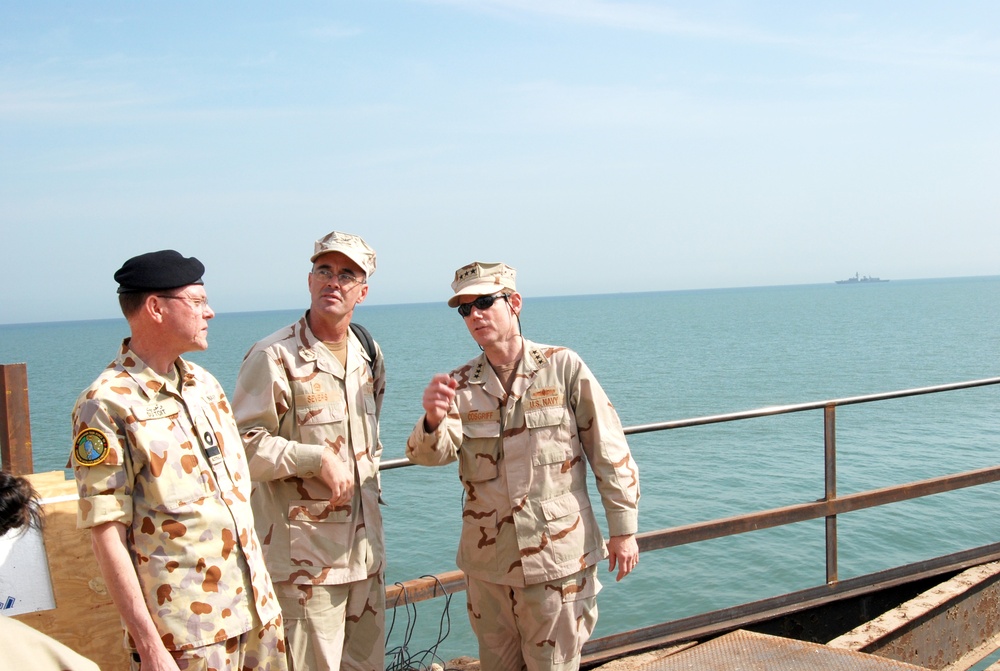 Vice Admiral Cosgriff, Commodore du Toit Visit Iraqi Oil Platforms