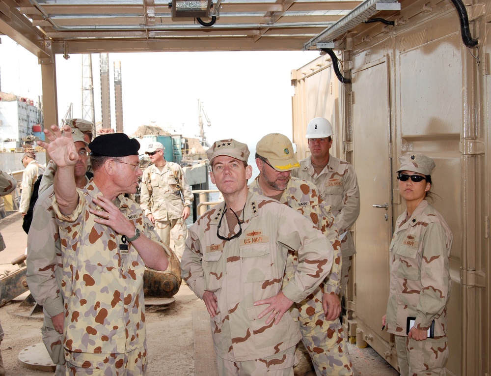 Vice Admiral Cosgriff, Commodore du Toit Visit Iraqi Oil Platforms