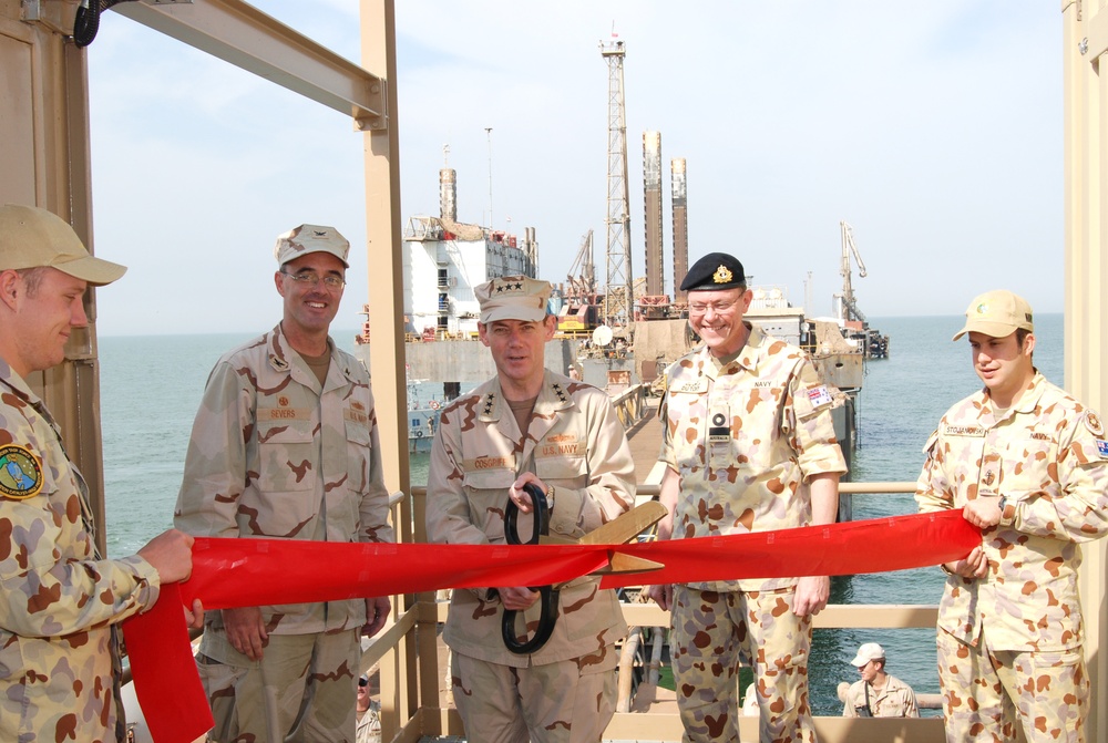 Vice Admiral Cosgriff, Commodore du Toit Visit Iraqi Oil Platforms