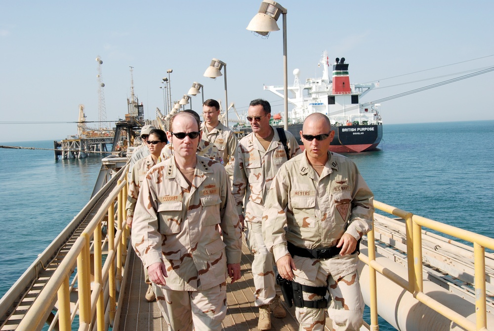 Vice Admiral Cosgriff, Commodore du Toit Visit Iraqi Oil Platforms