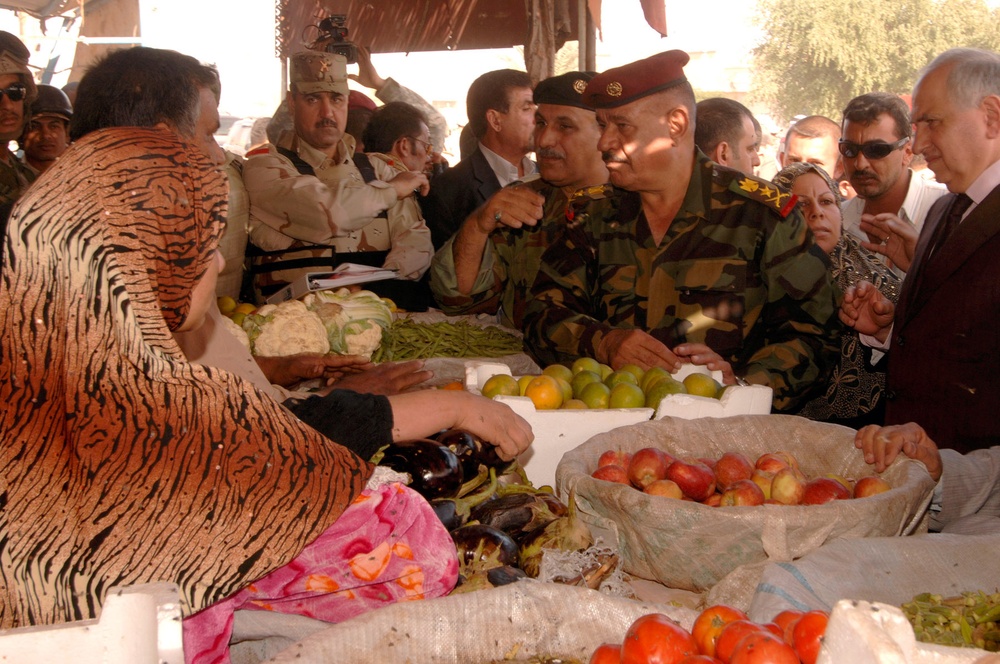 Iraqi government officials meet in Sab Al Bor, discuss essential services,