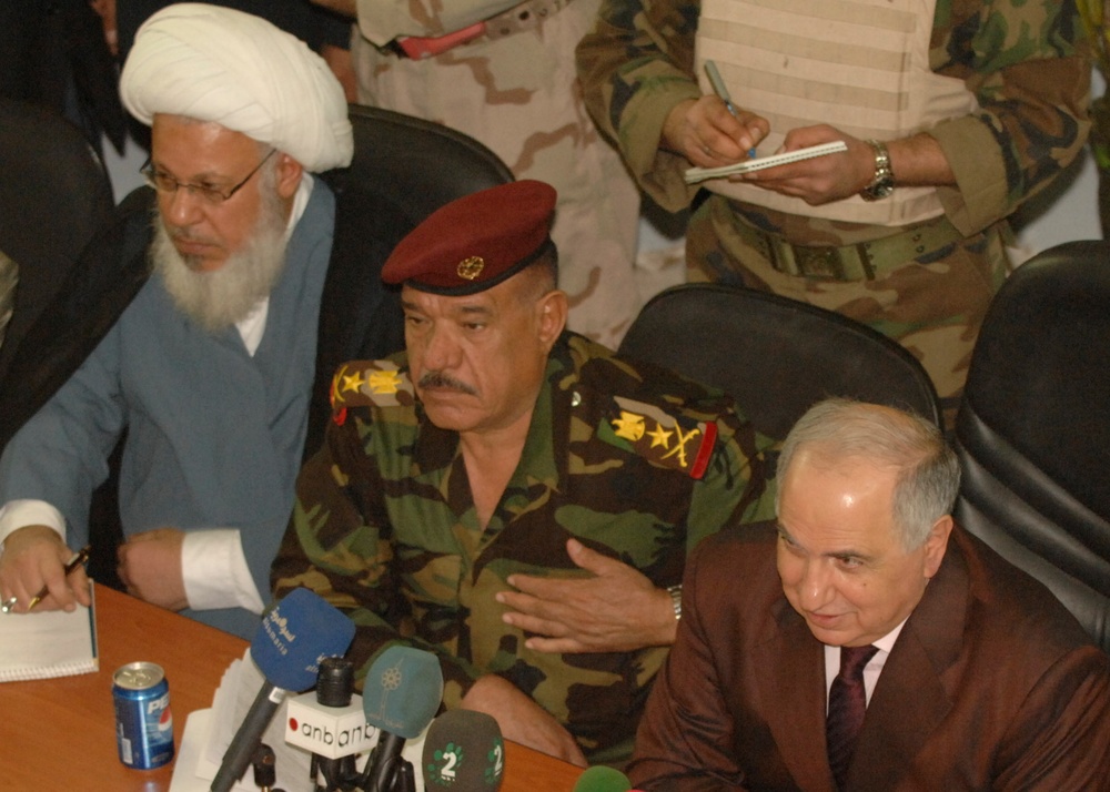 Iraqi government officials meet in Sab Al Bor, discuss essential services,