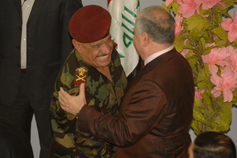 Iraqi government officials meet in Sab Al Bor, discuss essential services,
