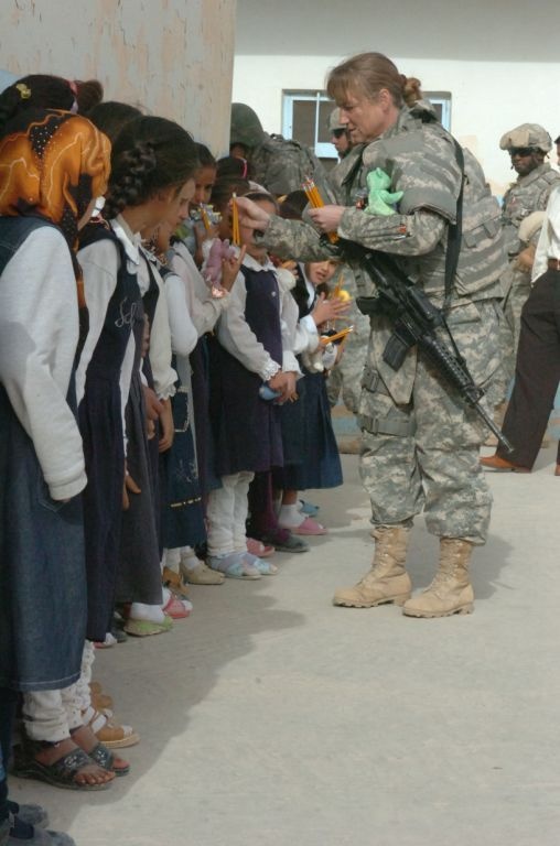 Soldiers help further Iraqi education