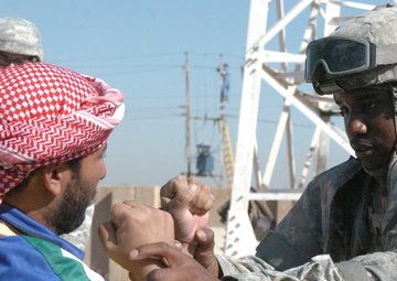 U.S. Soldiers Train Future Iraqi Police