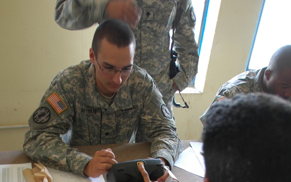 Iraqis Line Up To Join Auxiliary