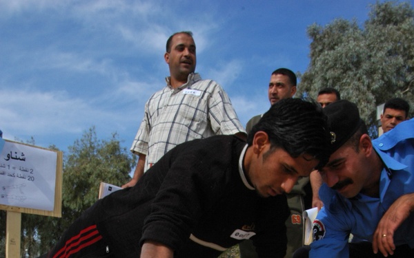 Iraqis Line Up To Join Auxiliary