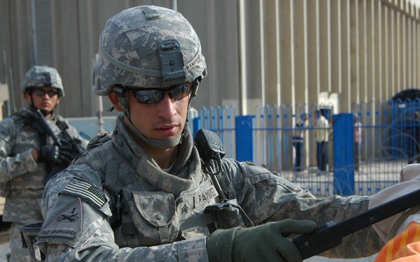 Iraqis Line Up To Join Auxiliary