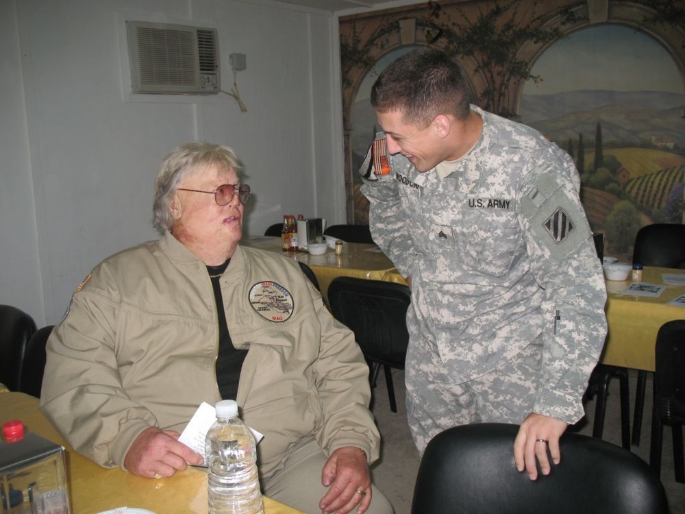 Motivational speaker visits FOB Hammer