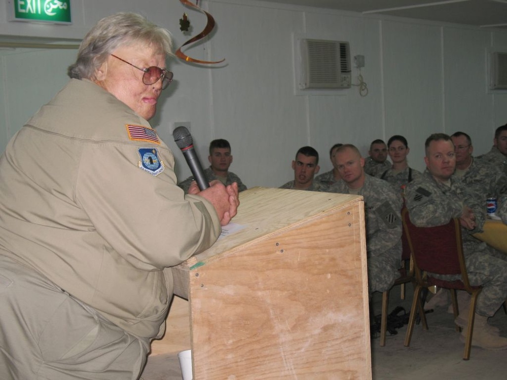 Motivational speaker visits FOB Hammer