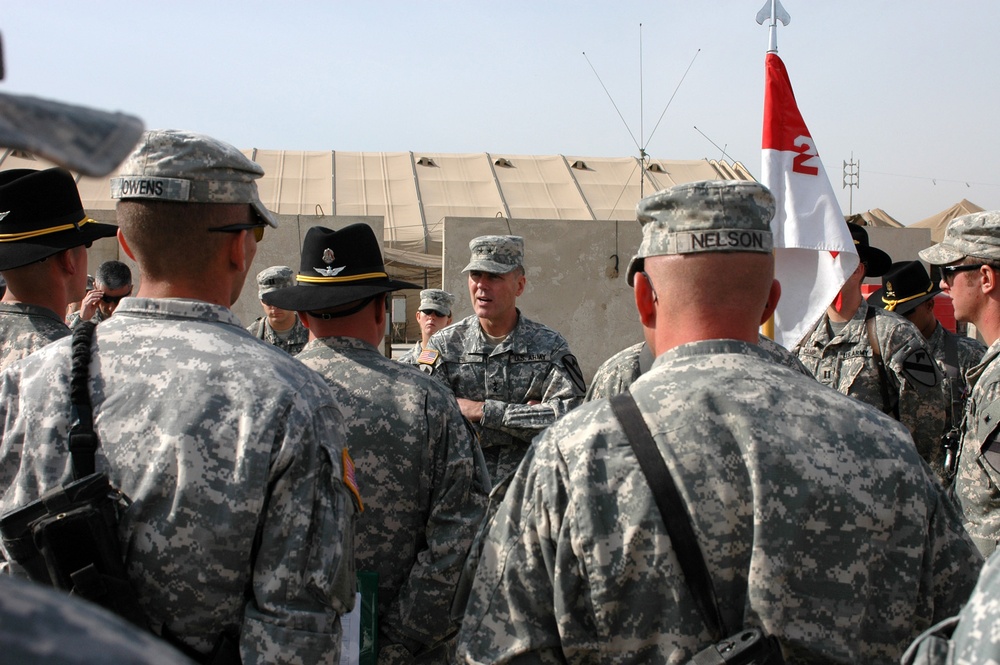 Commanding general visits 1st ACB