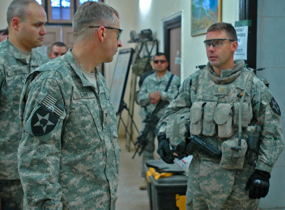 4-2 Leadership meets with Diyala Officials