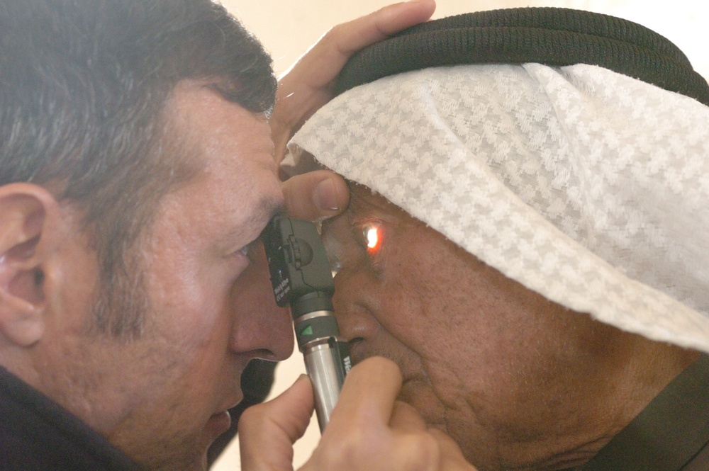 Iraqi doctors treat fellow countrymen during CME