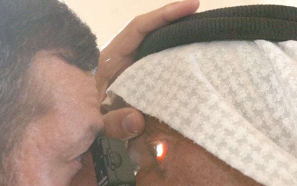 Iraqi doctors treat fellow countrymen during CME