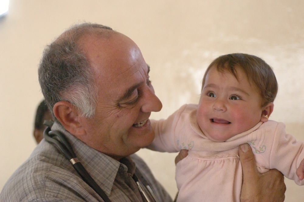 Iraqi doctors treat fellow countrymen during CME