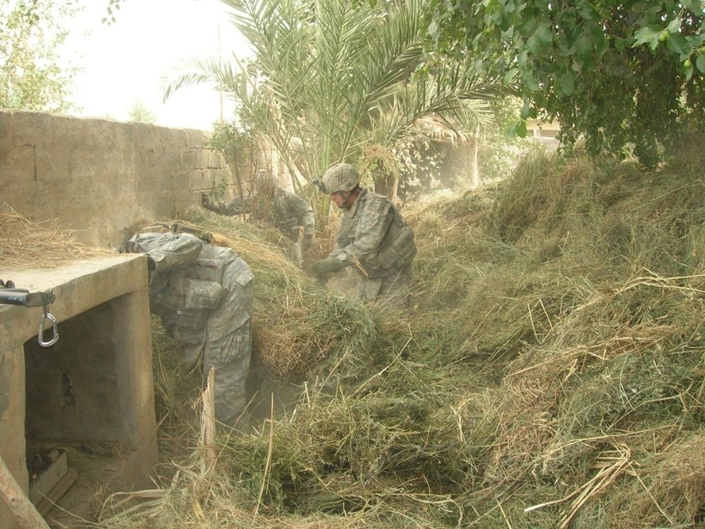 1-15th Inf. Regt. discovers cache in haystack
