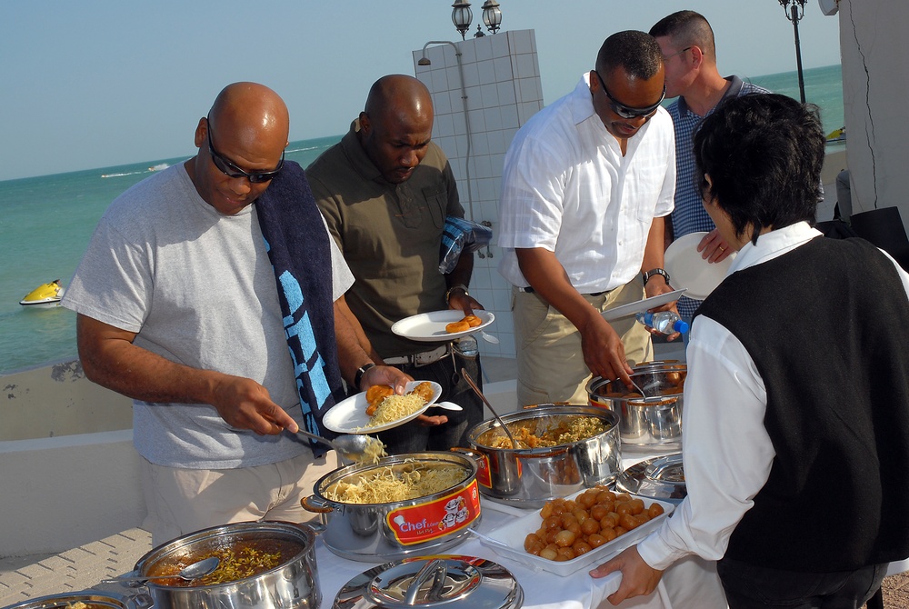 general invites U.S. service members to beach home