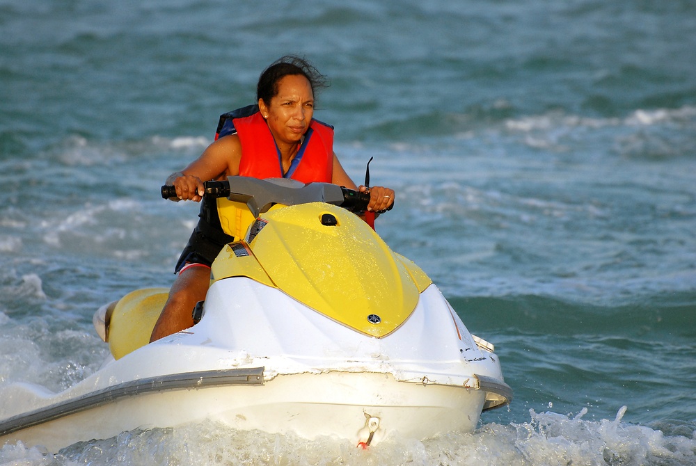 general invites U.S. service members to beach home