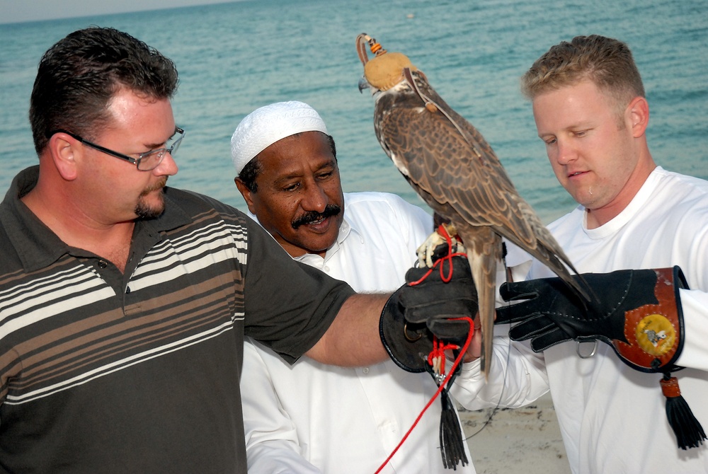 general invites U.S. service members to beach home