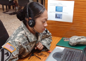 Soldiers utilize language lab