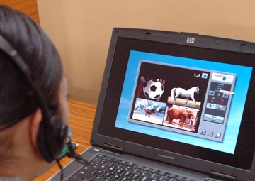 Soldiers utilize language lab