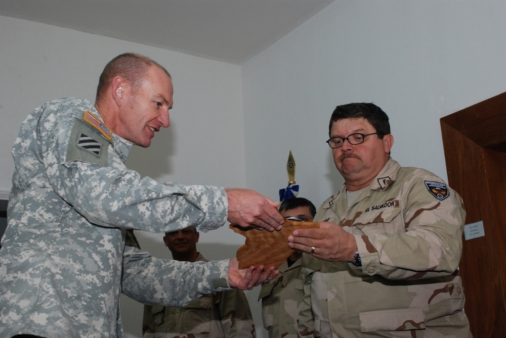 El Salvadoran Minister of Defense visits FOB Delta