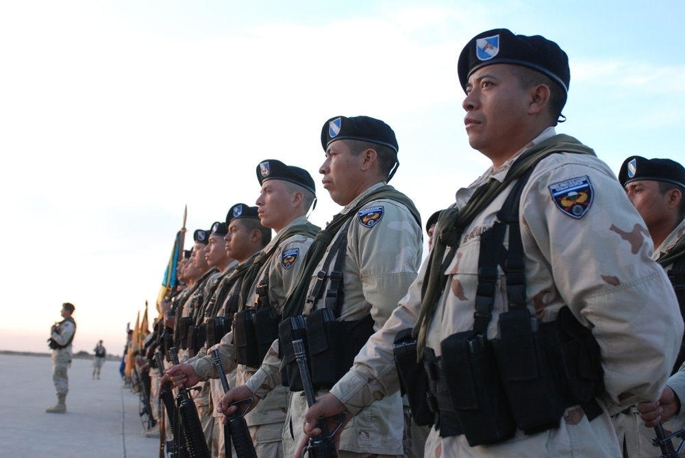 El Salvadoran Minister of Defense visits FOB Delta