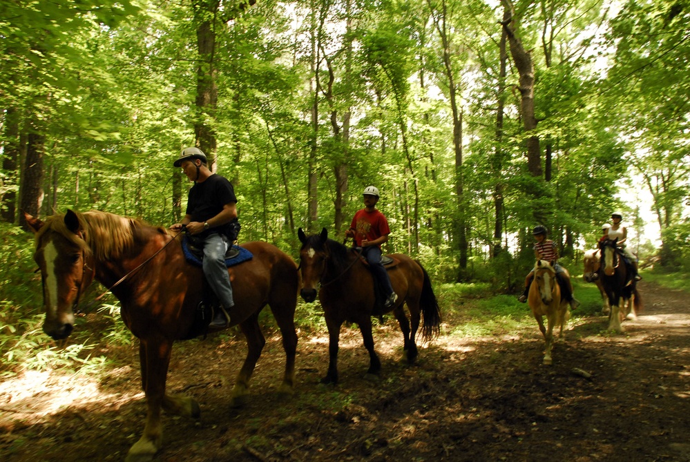 Sailors and Their Families Ride With MWR