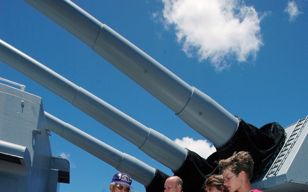 Make a Wish Foundation Sponsers Trip To Pearl Harbor