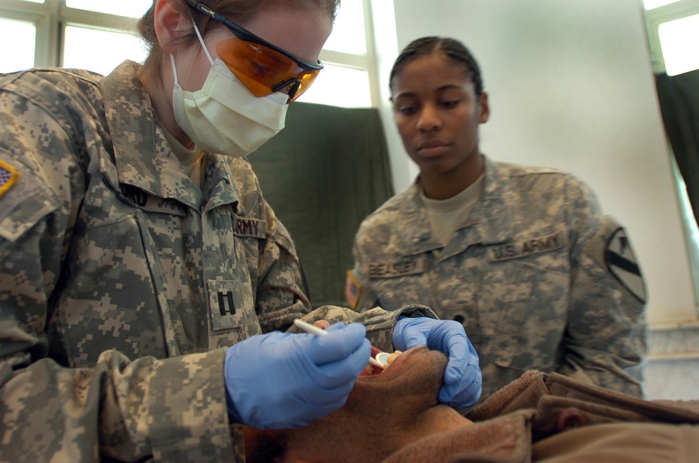 Soldiers brings medical care to zoo employees