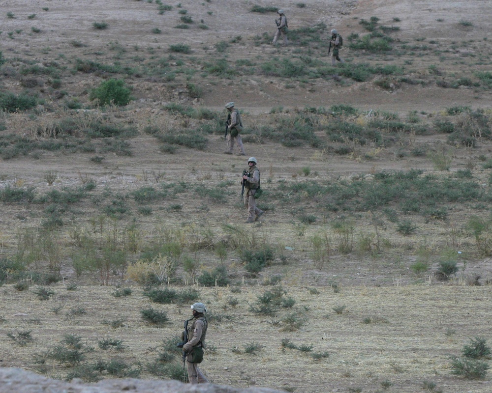 Marine Wing Support Battalion -372 Conducts a Dismounted Patrol