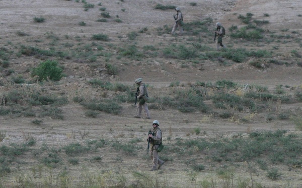 Marine Wing Support Battalion -372 Conducts a Dismounted Patrol
