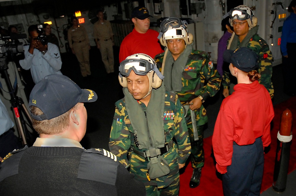 USS Tarawa welcomes Bangladeshi military officials