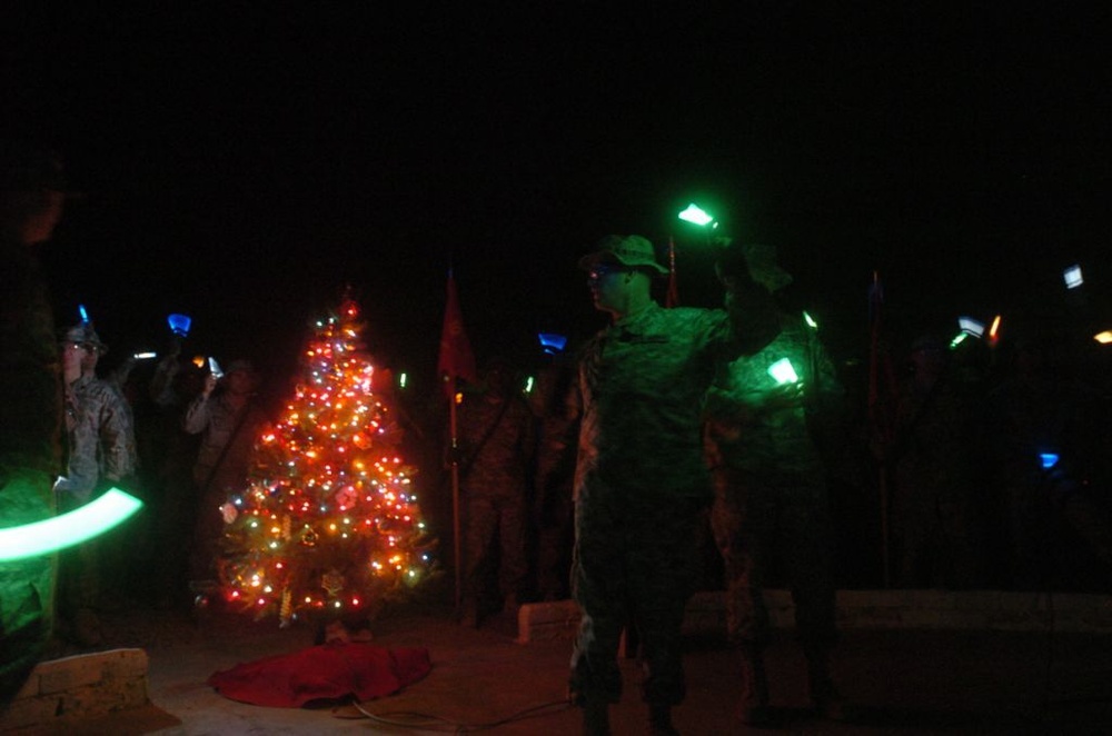 3RD HBCT Soldiers attend tree lighting ceremony