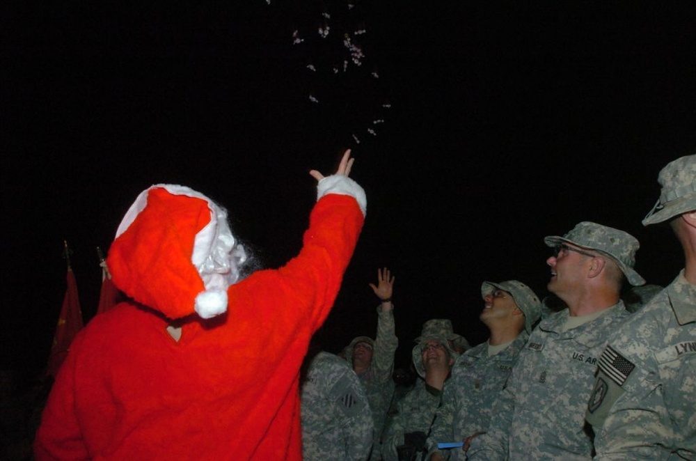 3RD HBCT Soldiers attend tree lighting ceremony