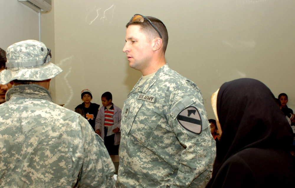 Local leaders, Soldiers team to bring computer literacy to Assiriyah