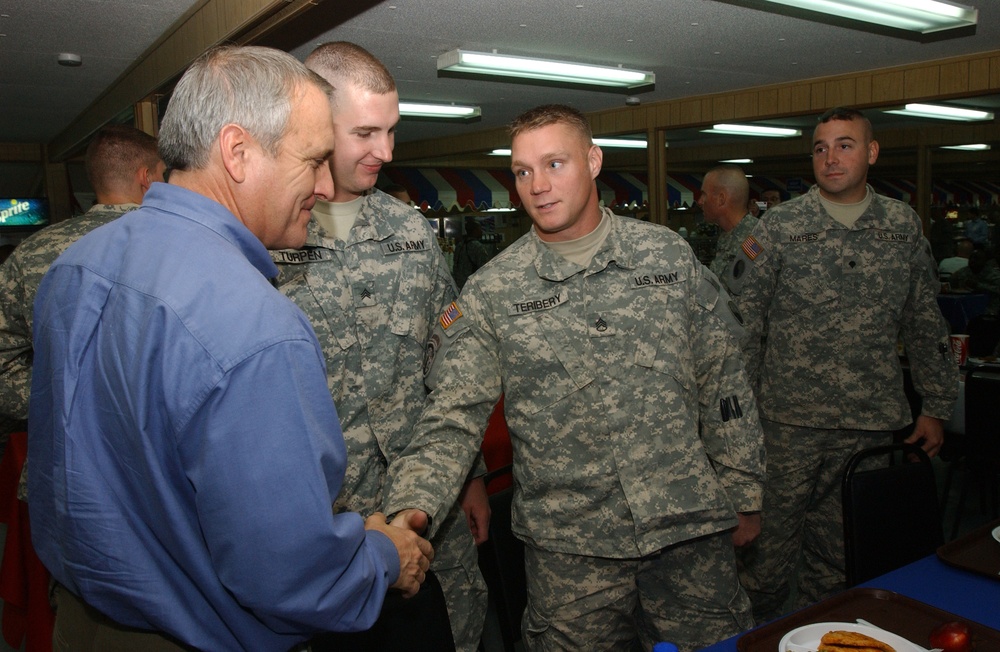Governors visit life support area in Kuwait