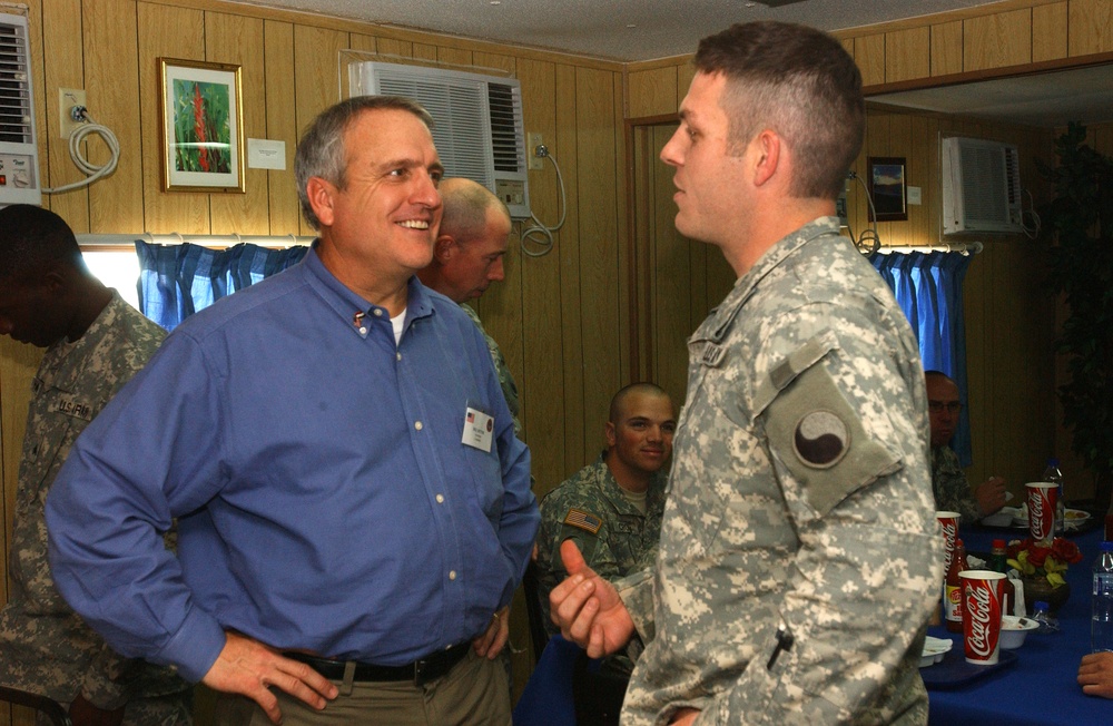 Governors visit life support area in Kuwait