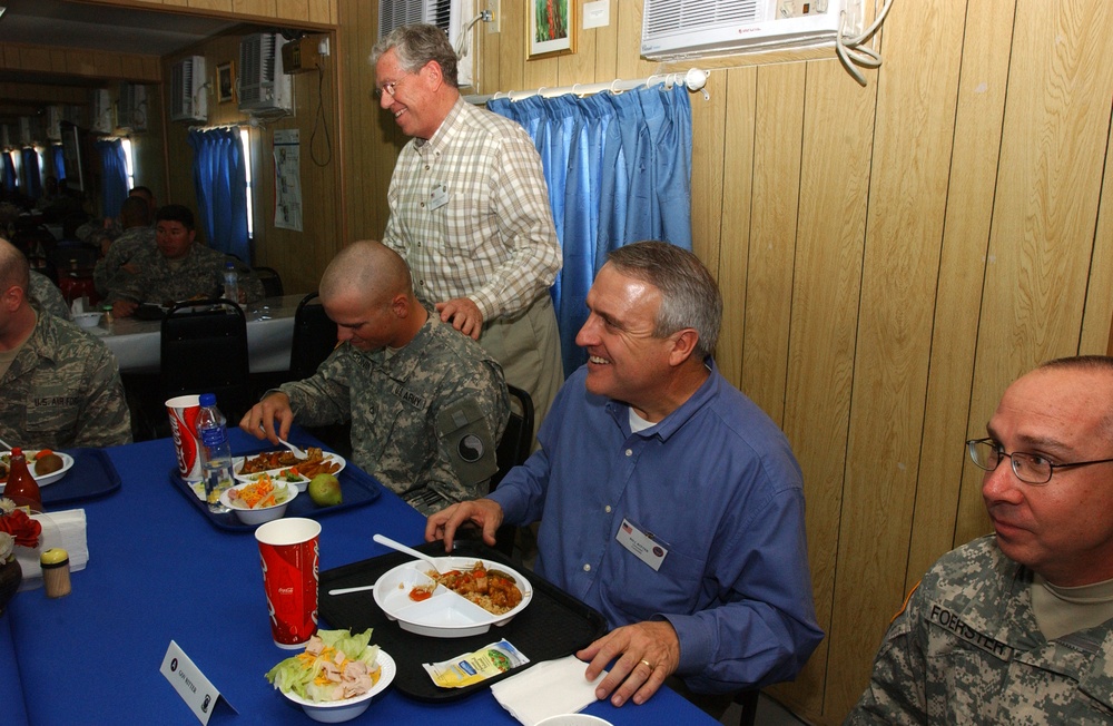 Governors visit life support area in Kuwait