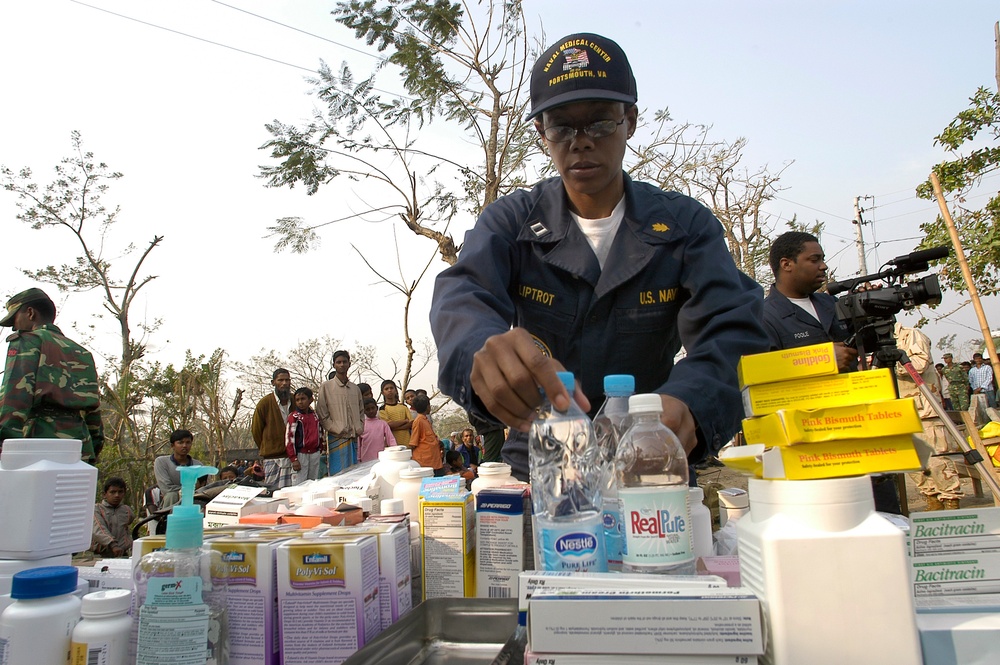 USS Kearsarge and 22nd MEU conduct disaster relief in Bangladesh