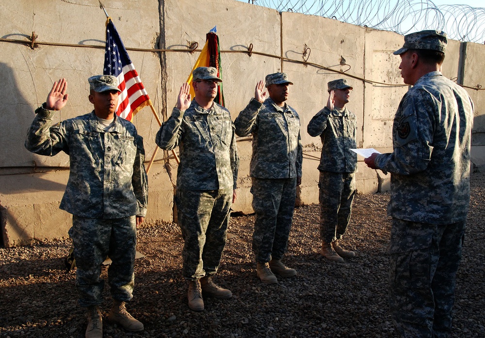 MNF-I commander pays special visit to 2nd Stryker Brigade