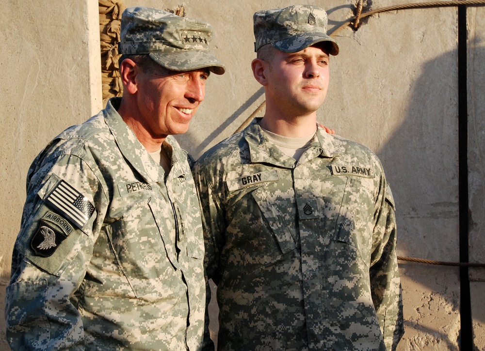 MNF-I commander pays special visit to 2nd Stryker Brigade