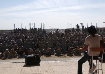 USO Holiday Troops Visit